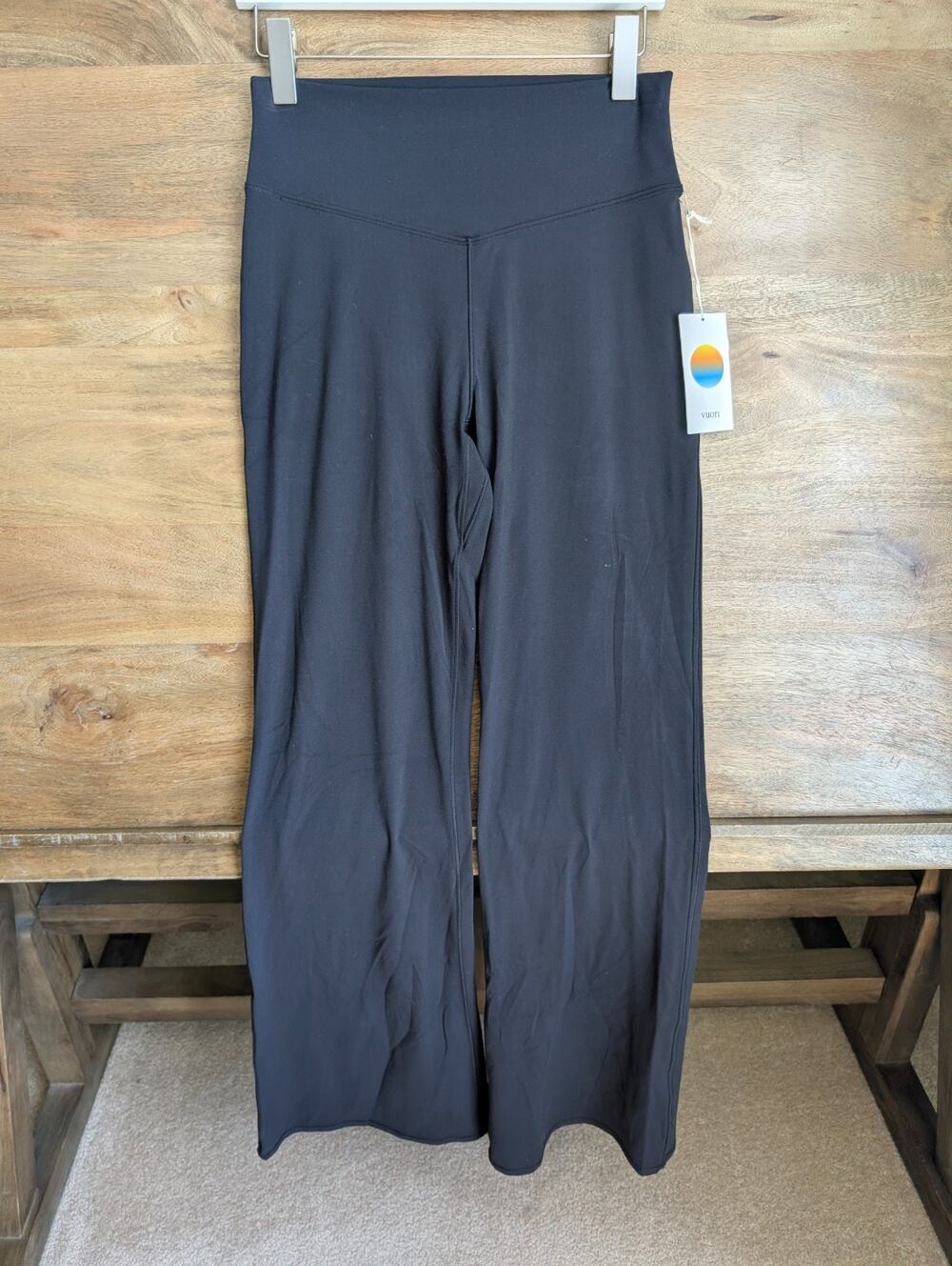 NWT Vuori AllTheForm Flare Long Leggings Womens Large Black Activewear VW4414-L